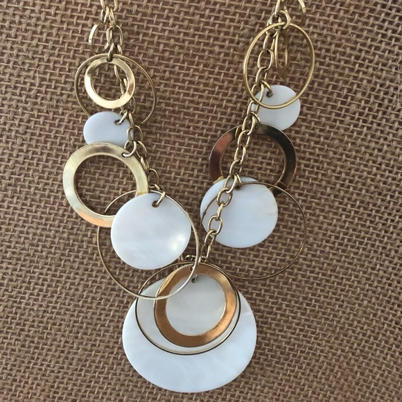 Vintage white and gold statement necklace - Picture 1 of 2